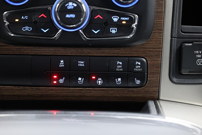 Dodge RAM 5.7 V8 4WD 401hk *Hjulkampanj!* Laramie RamBox MOMS