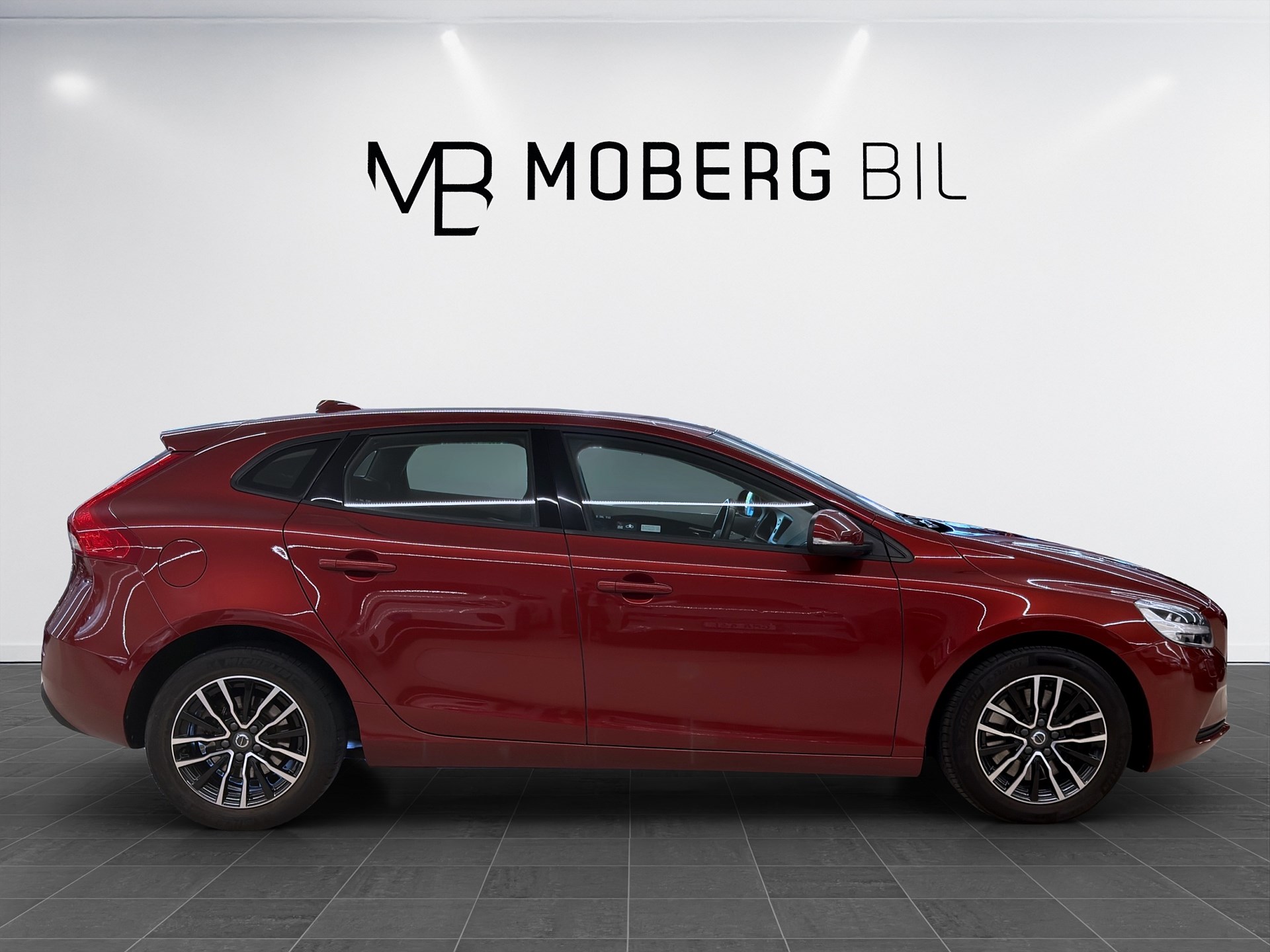 Volvo V40 T2 122hk Momentum Business Adv Värmare