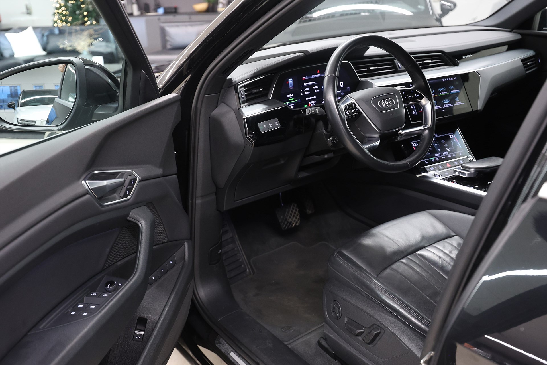 Audi e-tron 50 Quattro 313hk *Hjulkampanj!* Proline Navi B-kamera Drag MOMS