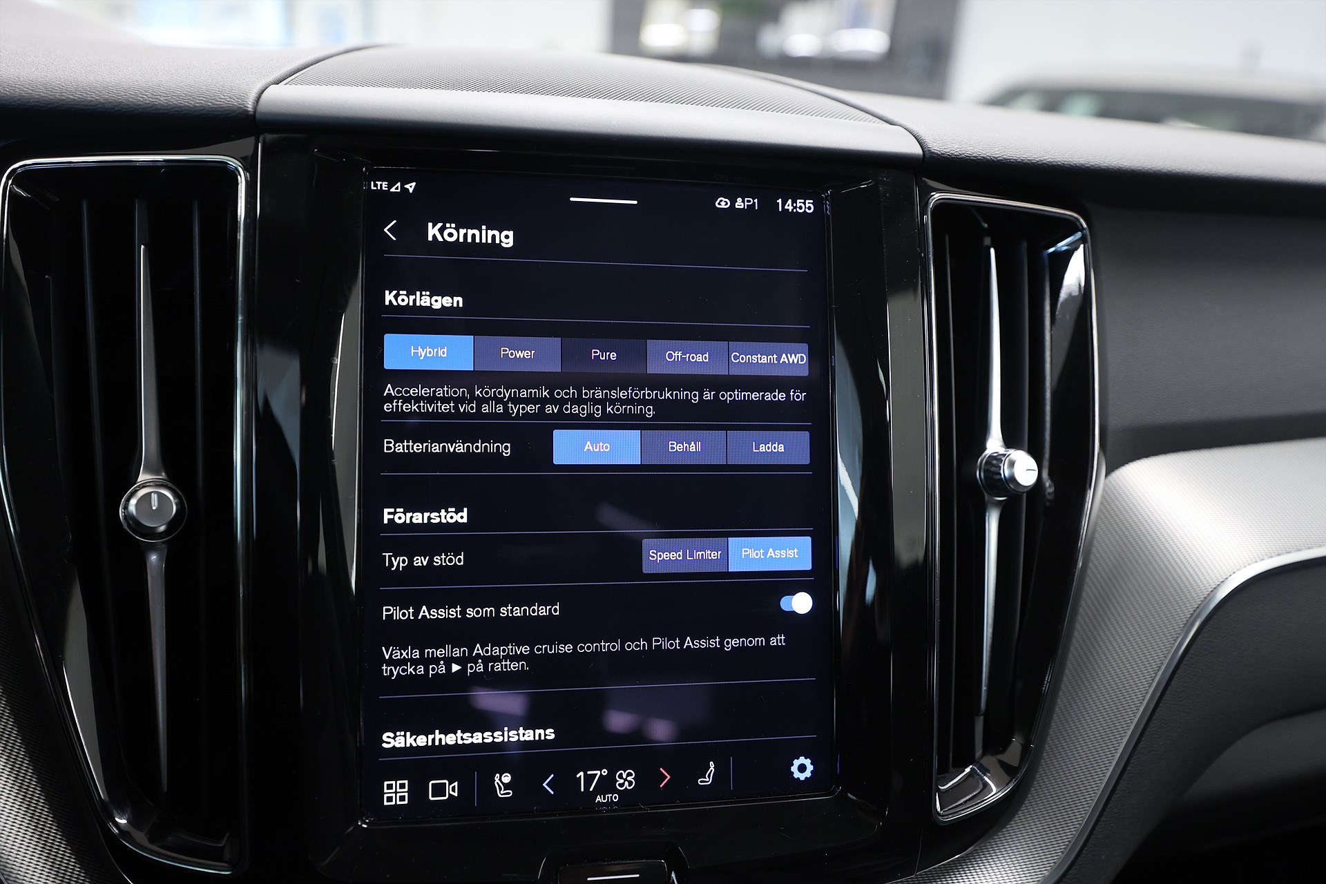 Volvo XC60 Recharge T6 AWD 350hk Plus Dark Pano Drag 360