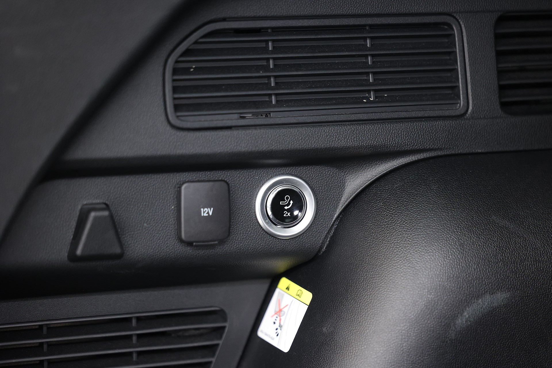 Ford Kuga Hybrid AWD 190hk *Hjulkampanj!* Sync 4 Navi B-kamera MOMS