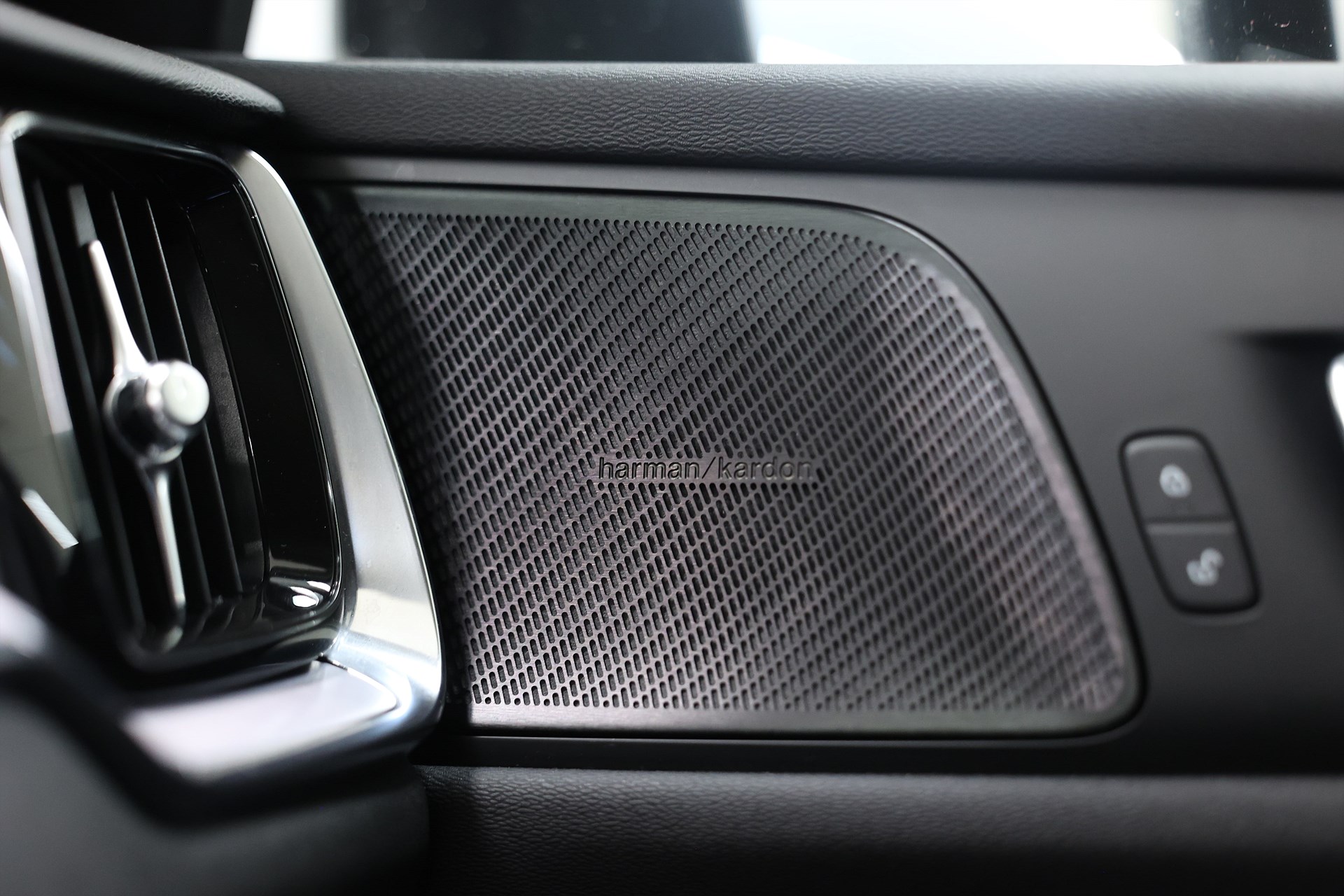 Volvo V60 B4 Cross Country 197hk *Hjulkampanj!* Momentum H/K