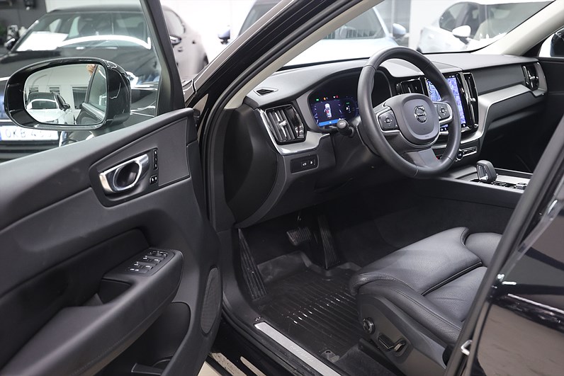 Volvo XC60 Recharge T6 AWD 350hk *Hjulkampanj!* Core Läder