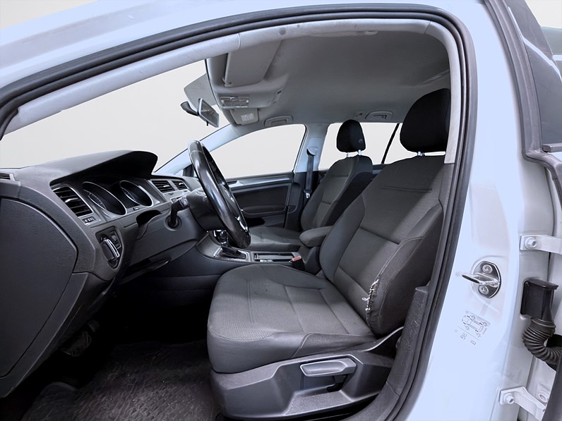 Volkswagen Golf 1.6 TDI 105hk Helg på Moberg!  Style M&K-Värm Drag