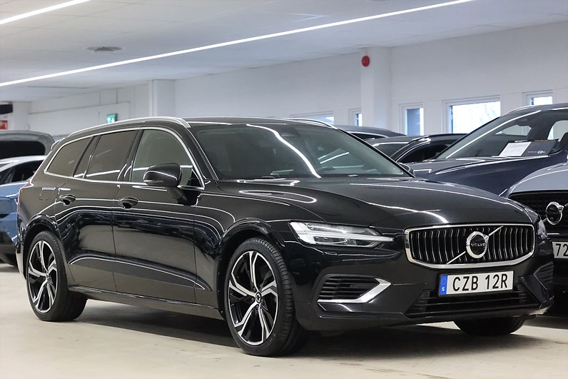 Volvo V60 Recharge T6 AWD 350hk Core H/K Läder Keyless Navi Drag
