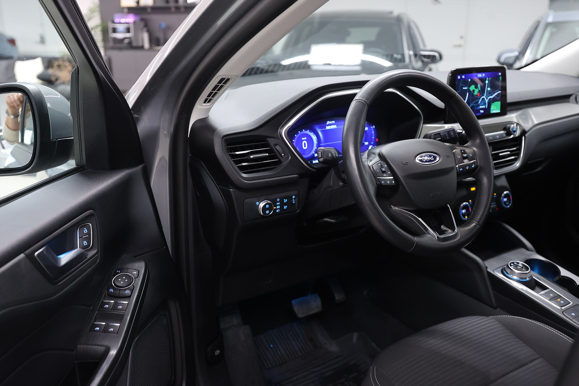 Ford Kuga Hybrid AWD 190hk *Hjulkampanj!* Sync 4 Navi B-kamera MOMS