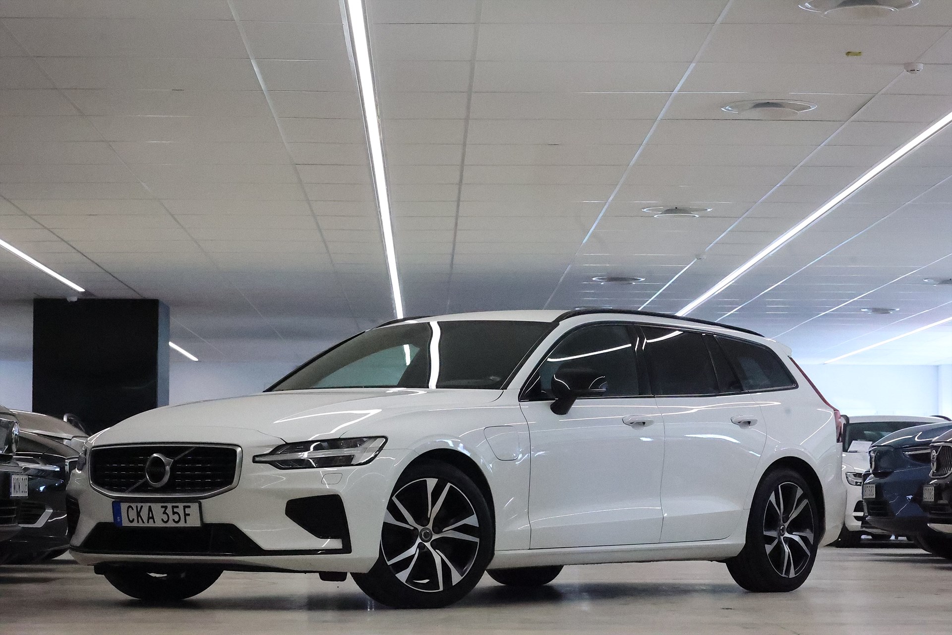 Volvo V60 Recharge T6 AWD 340hk R-Design B-kamera Värmare