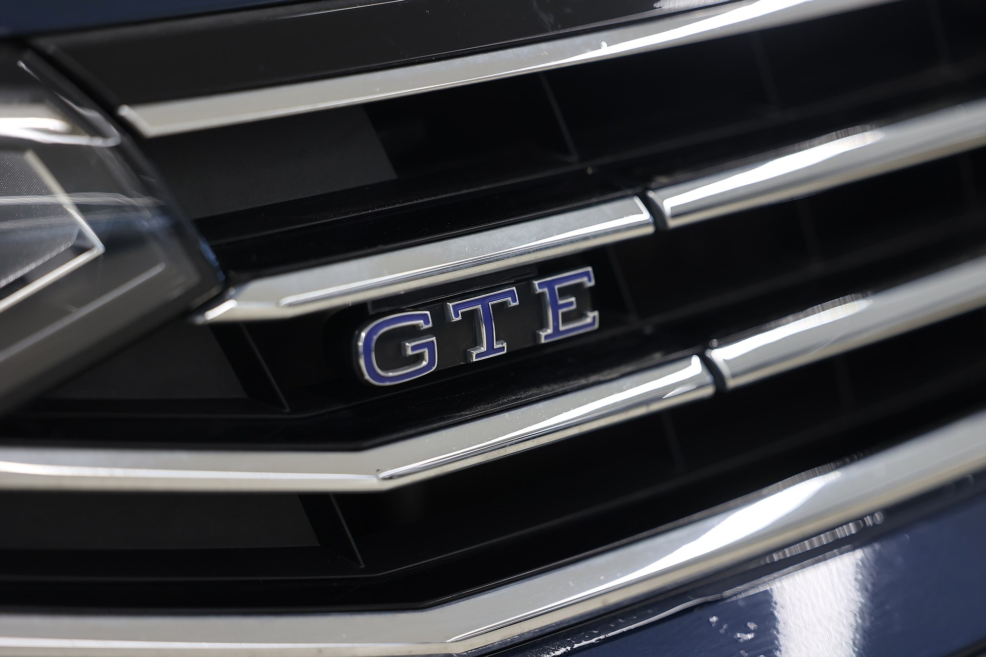 Volkswagen Passat Sportscombi GTE 218hk Pano Navi B-kamera Drag