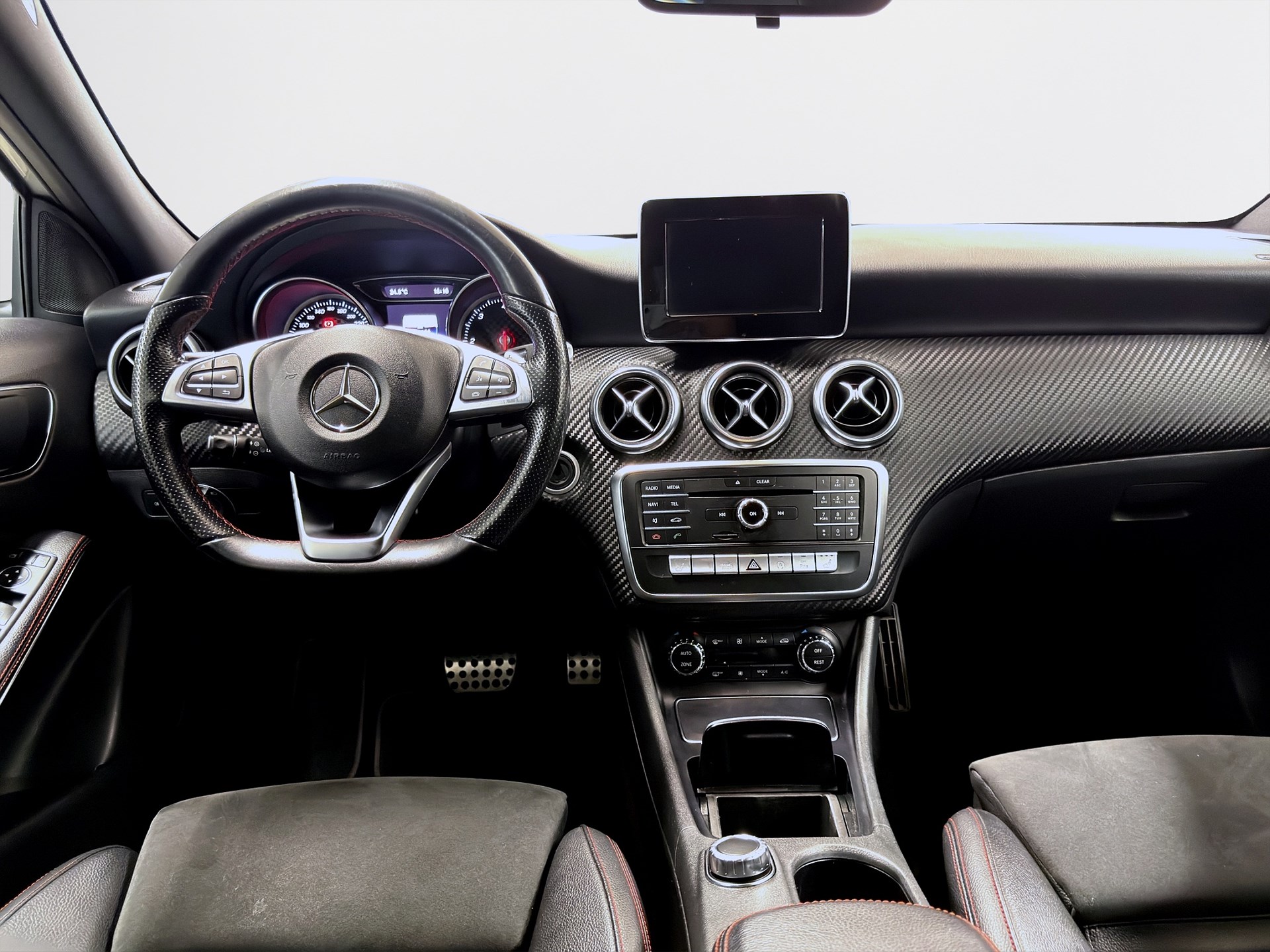 Mercedes-Benz A 180 d 109hk AMG Line Pano B-Kamera Navi