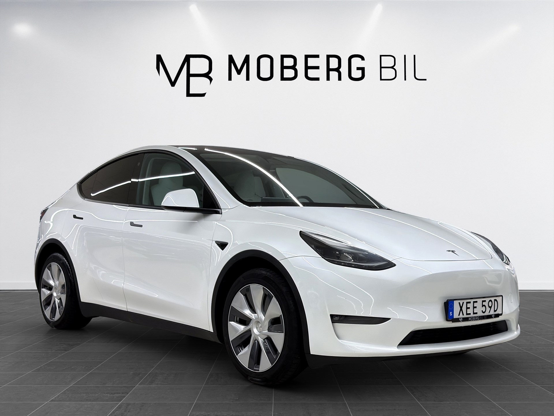 Tesla Model Y Long Range 514hk Pano Drag B-Kamera Läder MOMS