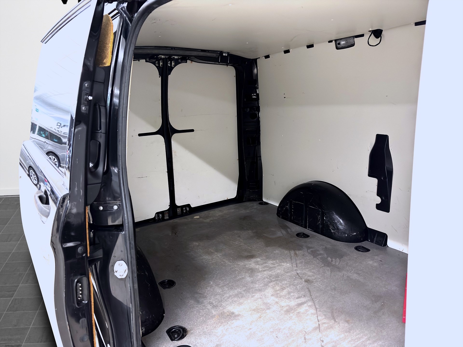 Mercedes-Benz Vito 119 190hk Helg på Moberg! Tempatic B-Kamera Navi Drag PDC