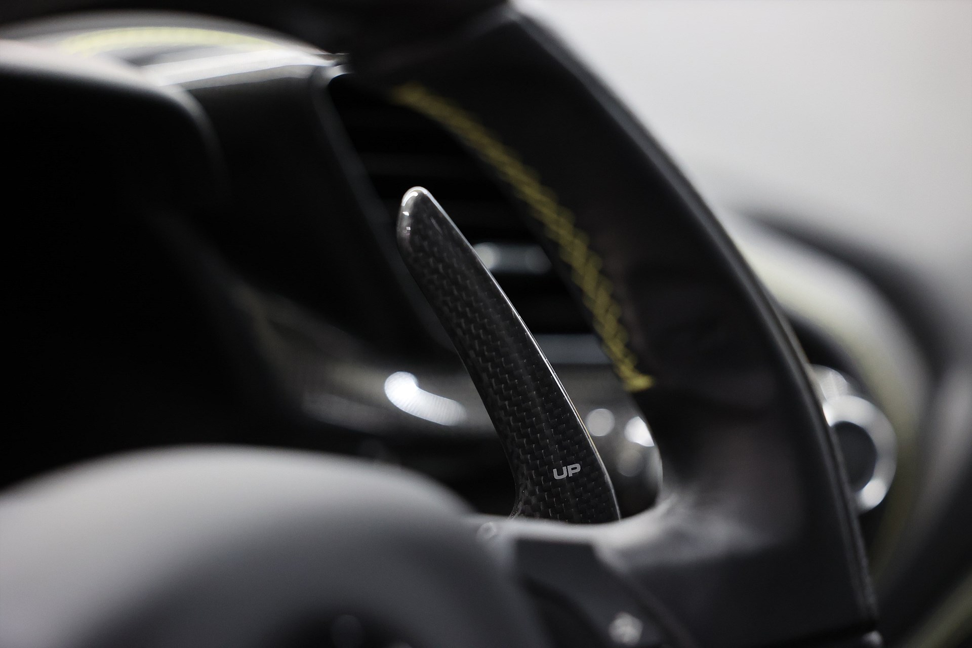 Ferrari 488 GTB 3.9 V8 670hk Kolfiber Giallo Svensksåld