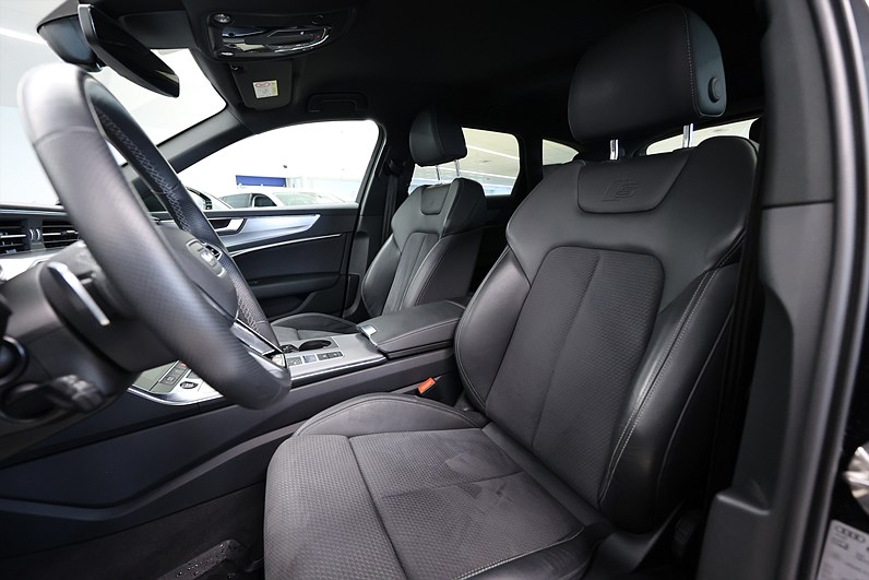 Audi A6 Avant 55 TFSI e Q S Line Svart Optik Drag Cockpit MOMS