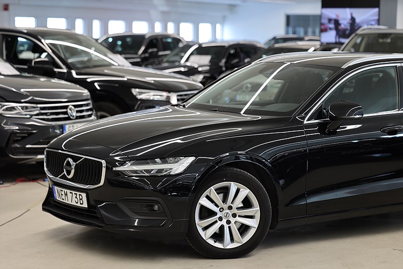 Volvo V60 B4 197hk Momentum B-kamera Keyless Drag VOC MOMS