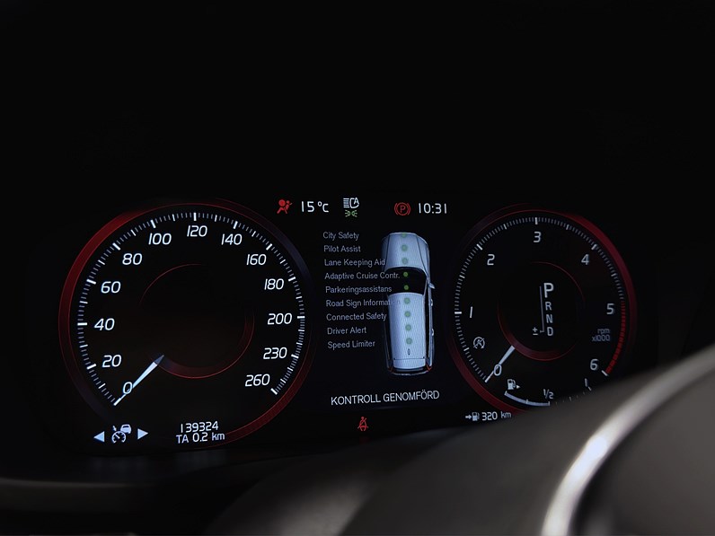 Volvo V60 D3 AWD 150hk Momentum Drag Navi CarPlay PDC