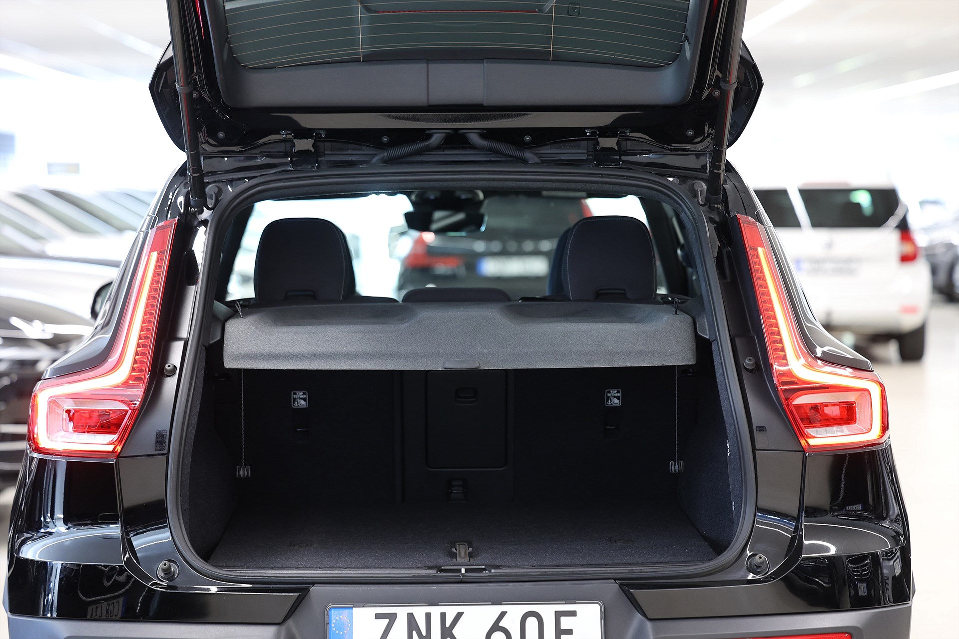 Volvo XC40 B4 AWD 197hk Core B-Kamera Keyless MOMS