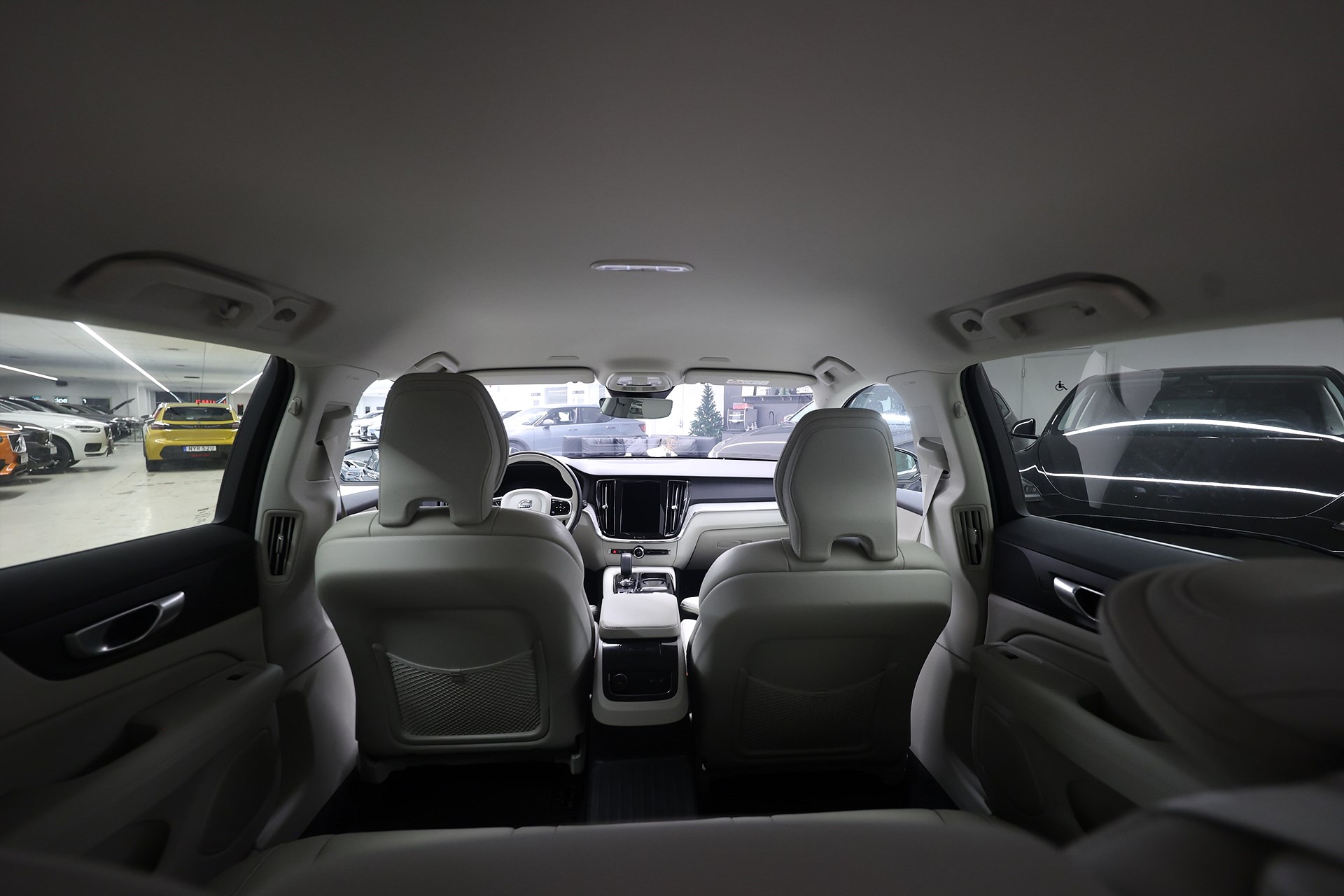 Volvo V60 Recharge T6 AWD 350hk Core Bright Skinn Drag