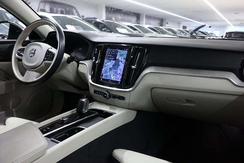 Volvo V60 Cross Country B4 197hk Plus Läder B-Kamera Navi Drag