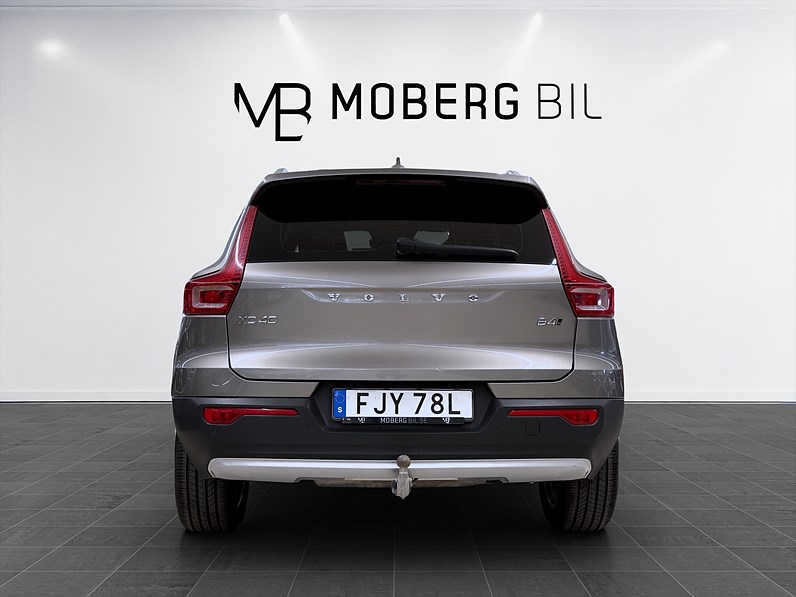 Volvo XC40 B4 AWD 197hk Momentum Navi CarPlay Drag B-Kamera