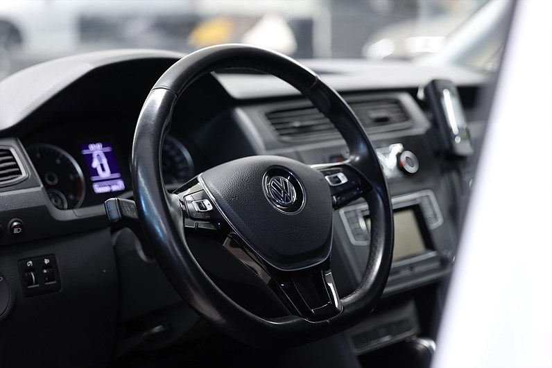 Volkswagen Caddy 2.0 TDI 4M V-inrett Värmare Drag MOMS