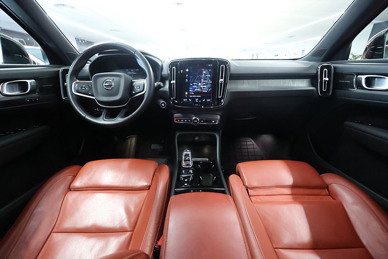 Volvo XC40 Recharge T4 DCT 211hk Inscription H/K Läder Keyless Drag