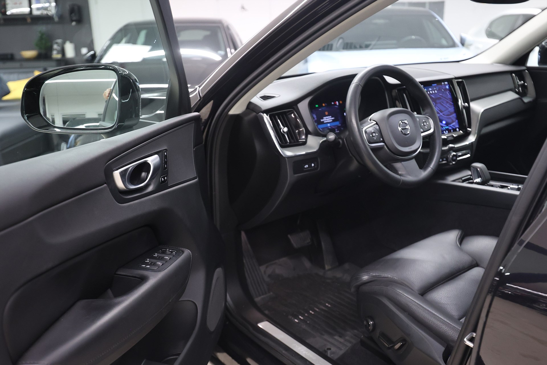 Volvo XC60 Recharge T6 AWD 350hk *Hjulkampanj!* Core Läder