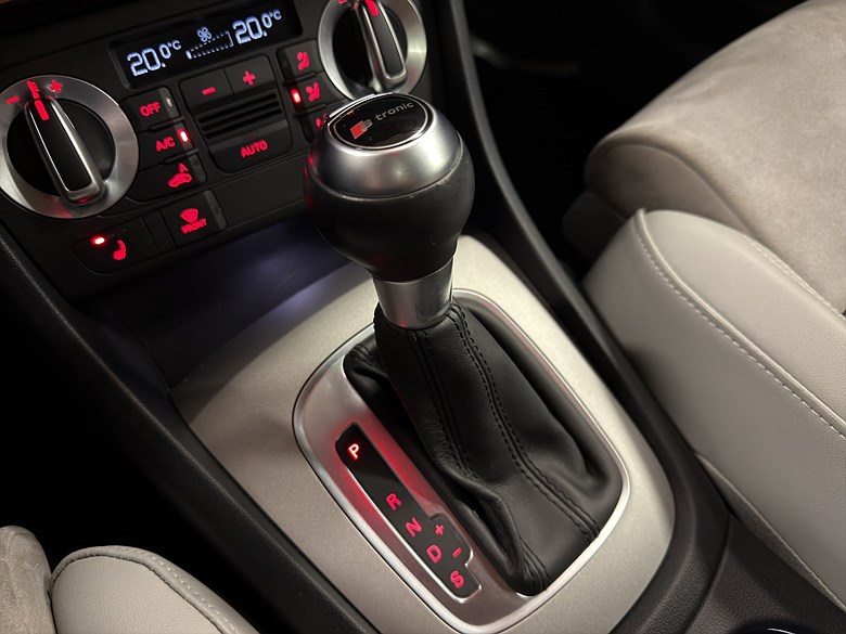 Audi Q3 2.0 TFSI quattro Panorama Navi Drag 2014, silver – bild 24 av 25, begagnad hos Niber i Järfälla
