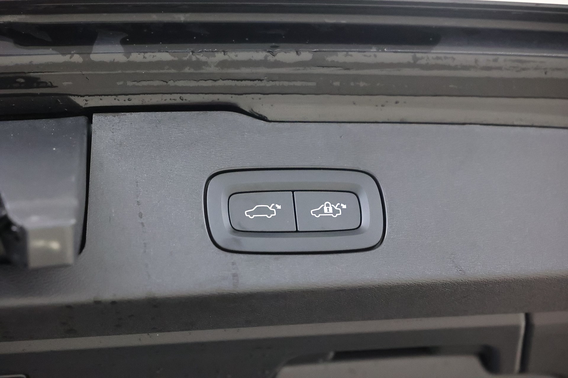 Volvo V60 Recharge T6 AWD 350hk Core H/K Läder Keyless Navi Drag