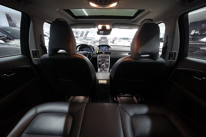 Volvo V70 D4 181hk Summum Lucka Läder Navi Drag PDC