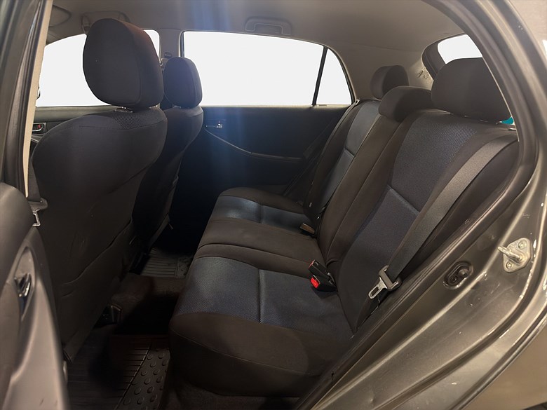 Toyota Corolla 5-dörrars 1.6, 3 brukare, AC, Värmare, 2005, grå – bild 16 av 22, begagnad hos Niber i Järfälla