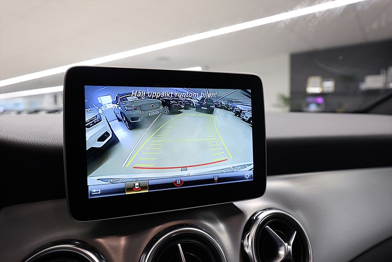 Mercedes-Benz GLA 250 4M AMG Line Pano B-kamera Navi