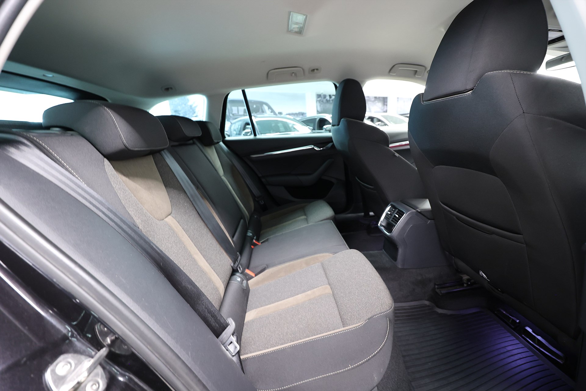 Skoda Octavia Scout 2.0 TDI 4x4 200hk B-kamera Drag Värmare MOMS