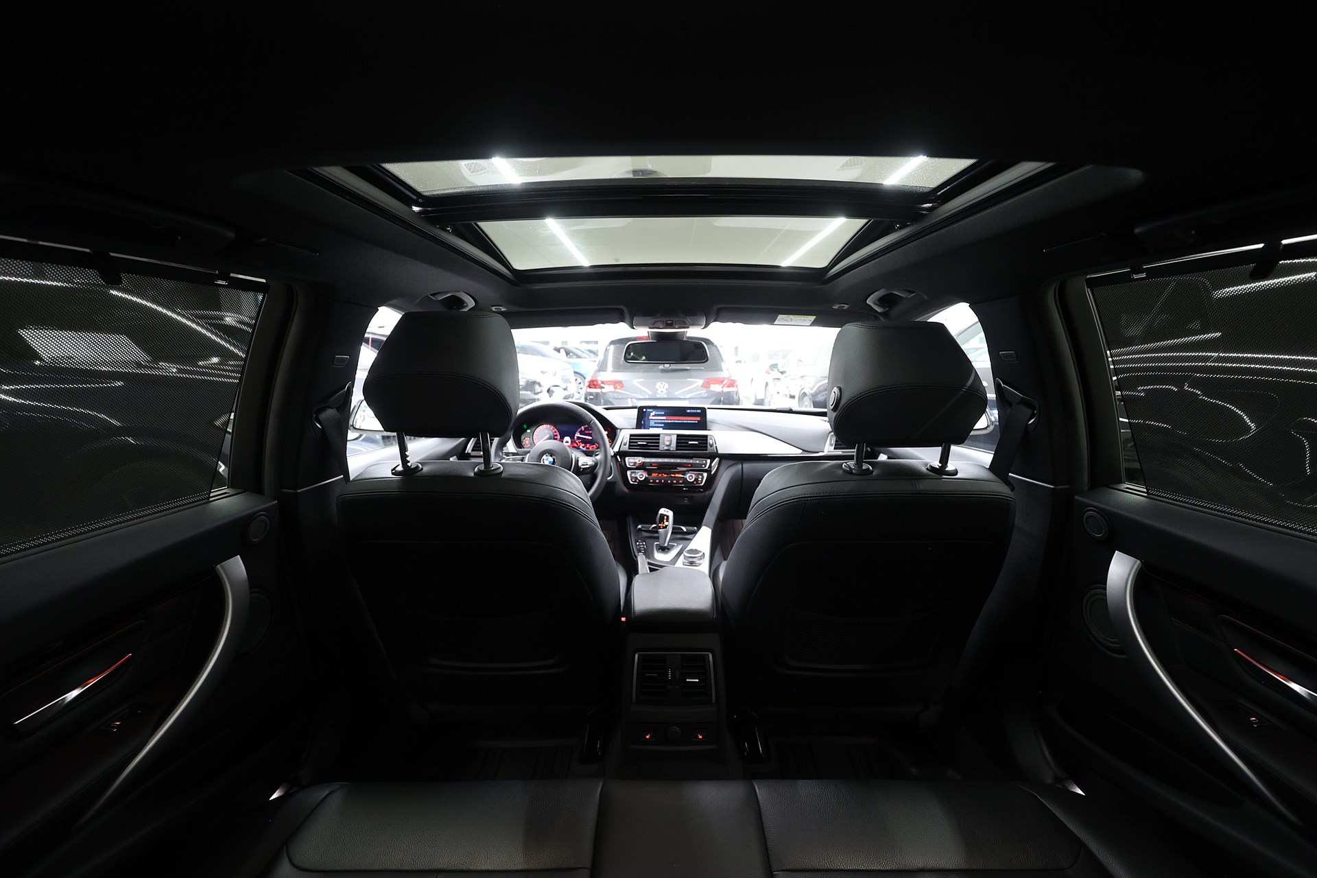 BMW 320d xDrive Touring 190hk *Hjulkampanj!* M Sport Pano HUD H/K Keyless Drag