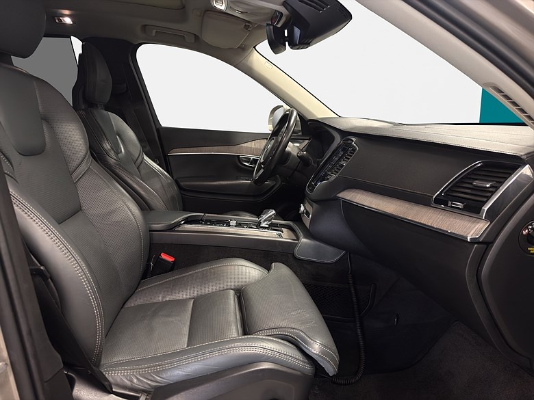 Volvo XC90 B5 AWD Inscription, 7 säten, HUD, 360° kamera, 1 brukare 2020, grå – bild 21 av 24, begagnad hos Niber i Järfälla