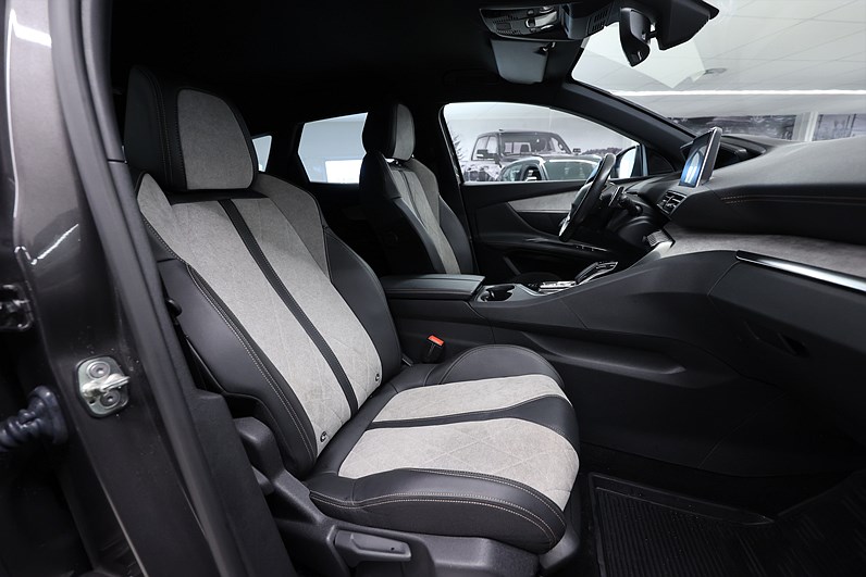 Peugeot 3008 GT Hybrid4 300hk AWD B-kamera Keyless PDC