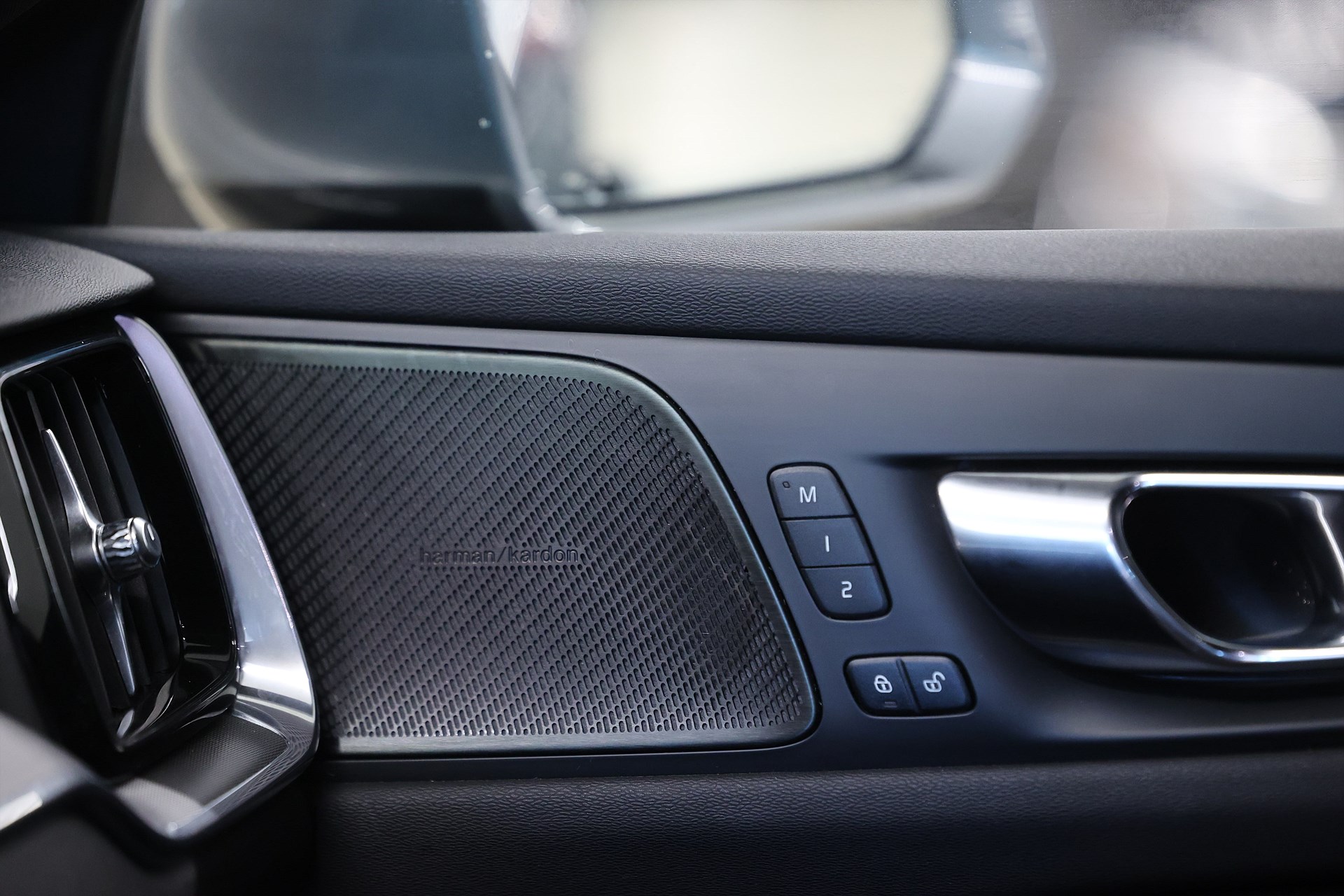 Volvo V60 T8 Twin Engine AWD 392hk Inscription H/K Värmare