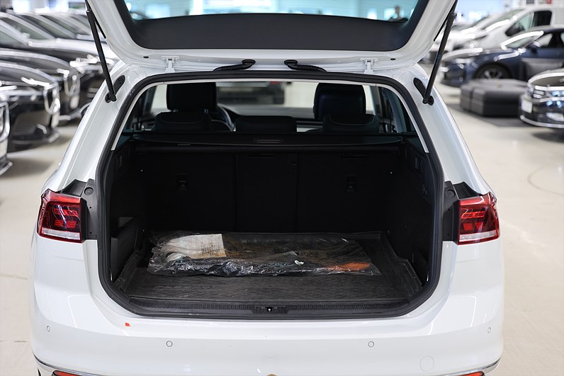 Volkswagen Passat GTE 218hk Räckvidd 60 km Värmare B-kamera Drag