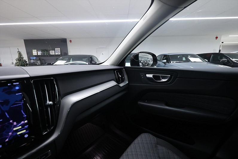 Volvo XC60 Recharge T6 AWD 350hk *Hjulkampanj!* Core Drag