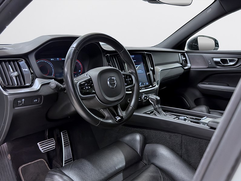 Volvo V60 T4 190hk R-Design H/K HUD Drag 360 Pano Navi
