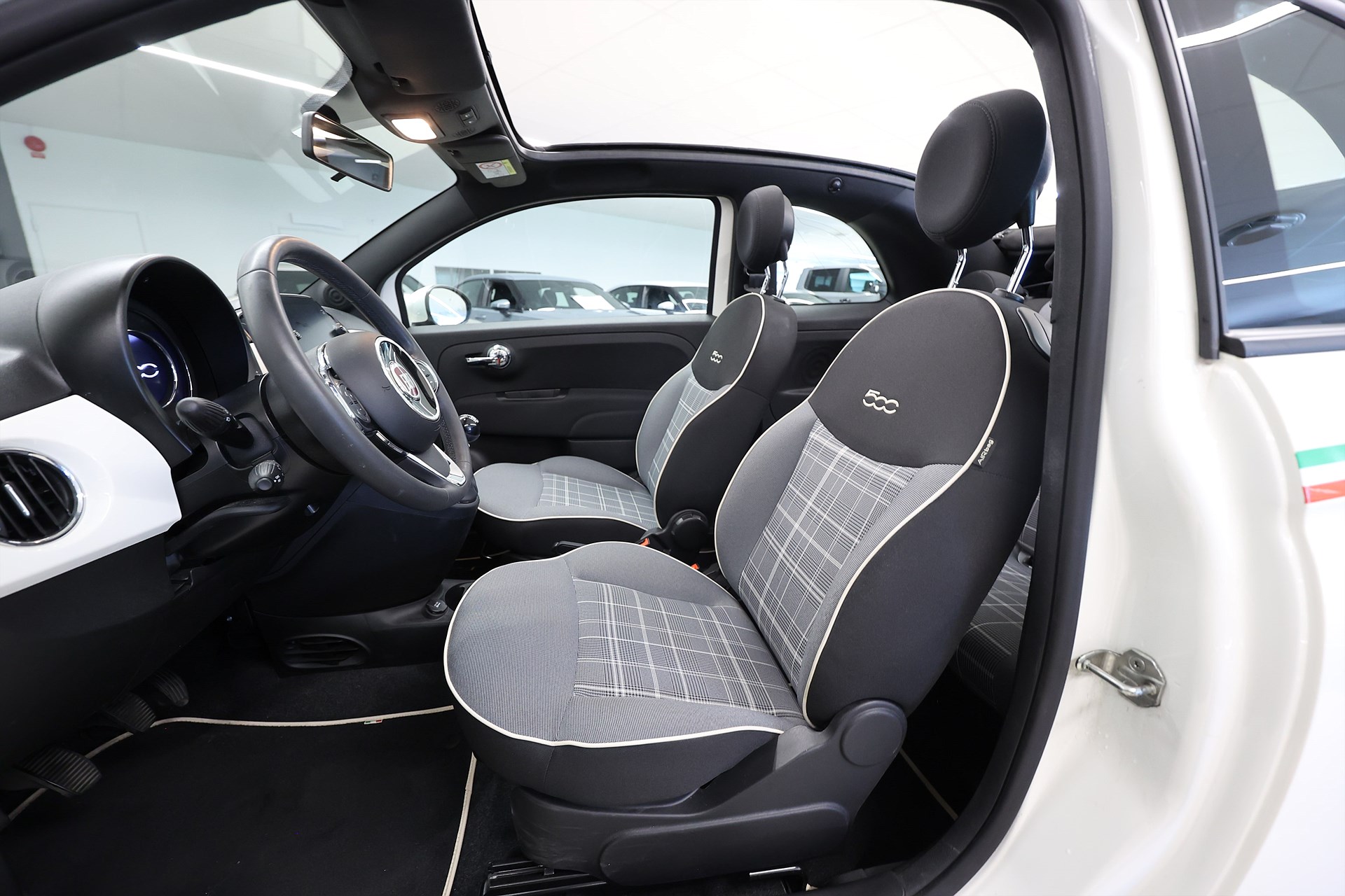 Fiat 500C Cab Hybrid 70hk Lounge PDC Låg Skatt