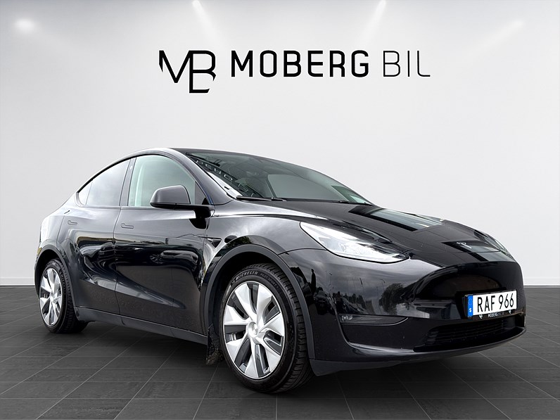 Tesla Model Y Long Range AWD 514hk Pano Läder Navi B-Kamera
