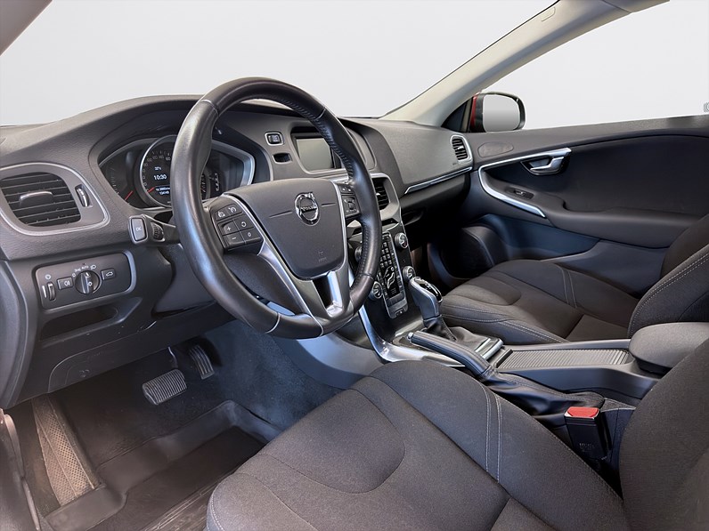 Volvo V40 T2 122hk Momentum Business Adv Värmare