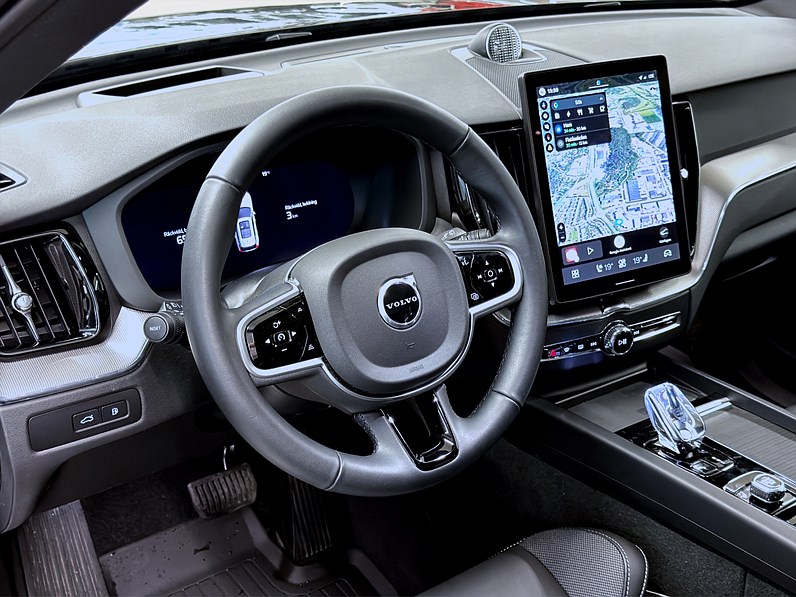 Volvo XC60 Recharge T6 350hk Ultra Black Edition HUD B&W 360