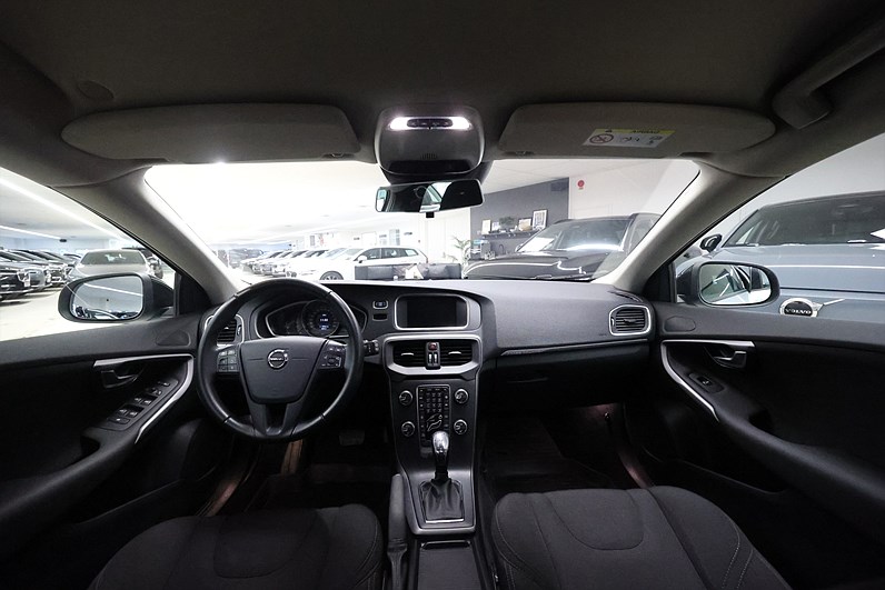 Volvo V40 Cross Country T3 152hk Kinetic Värmare LED Navi