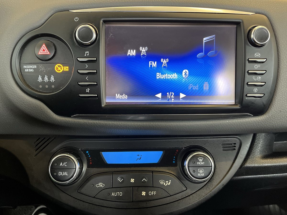 Toyota Yaris Hybrid e-CVT, 101hk, 2017