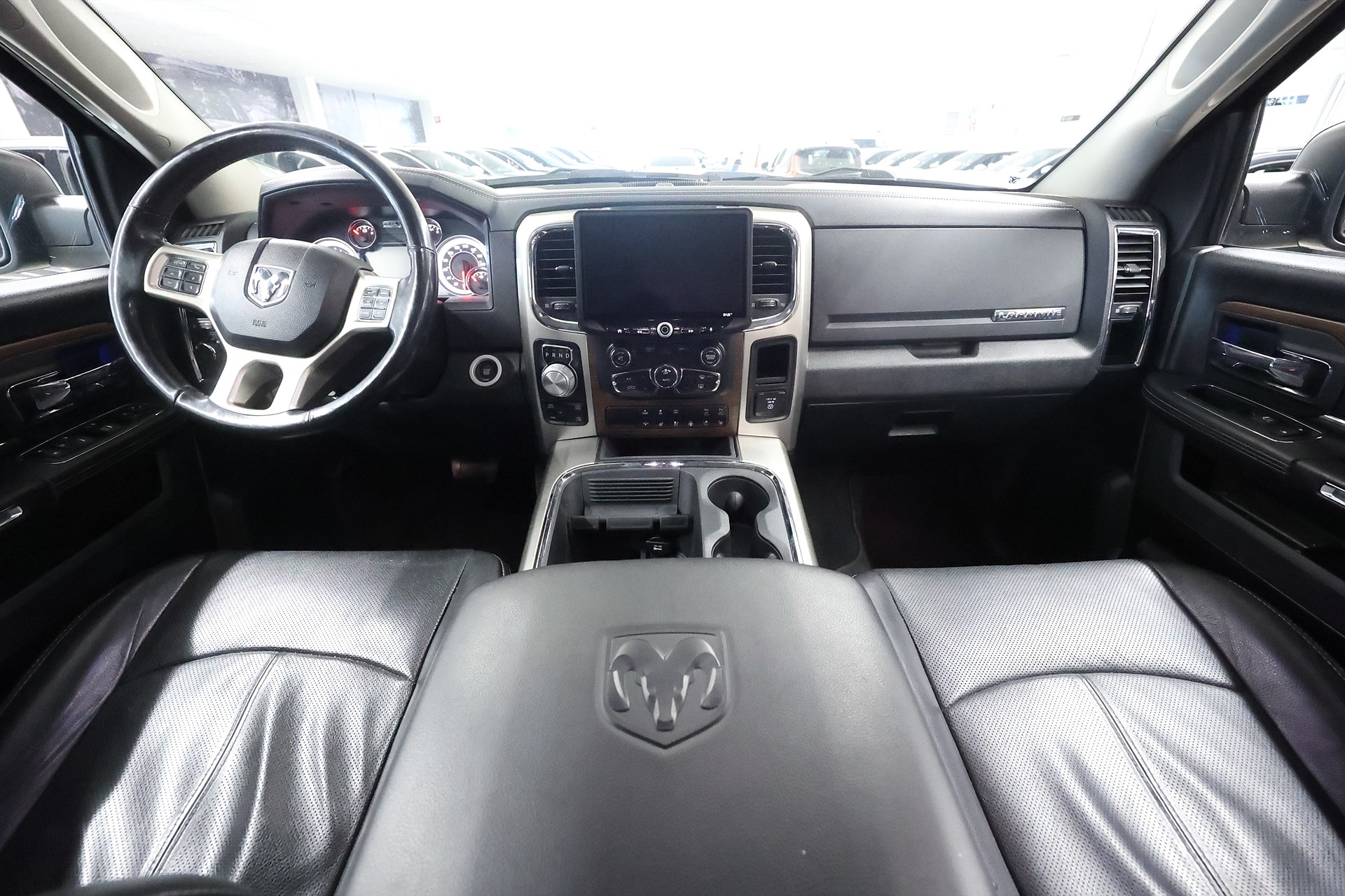 RAM 1500 Crew Cab 5.7 V8 4x4 395hk Laramie Alpine Läder Drag