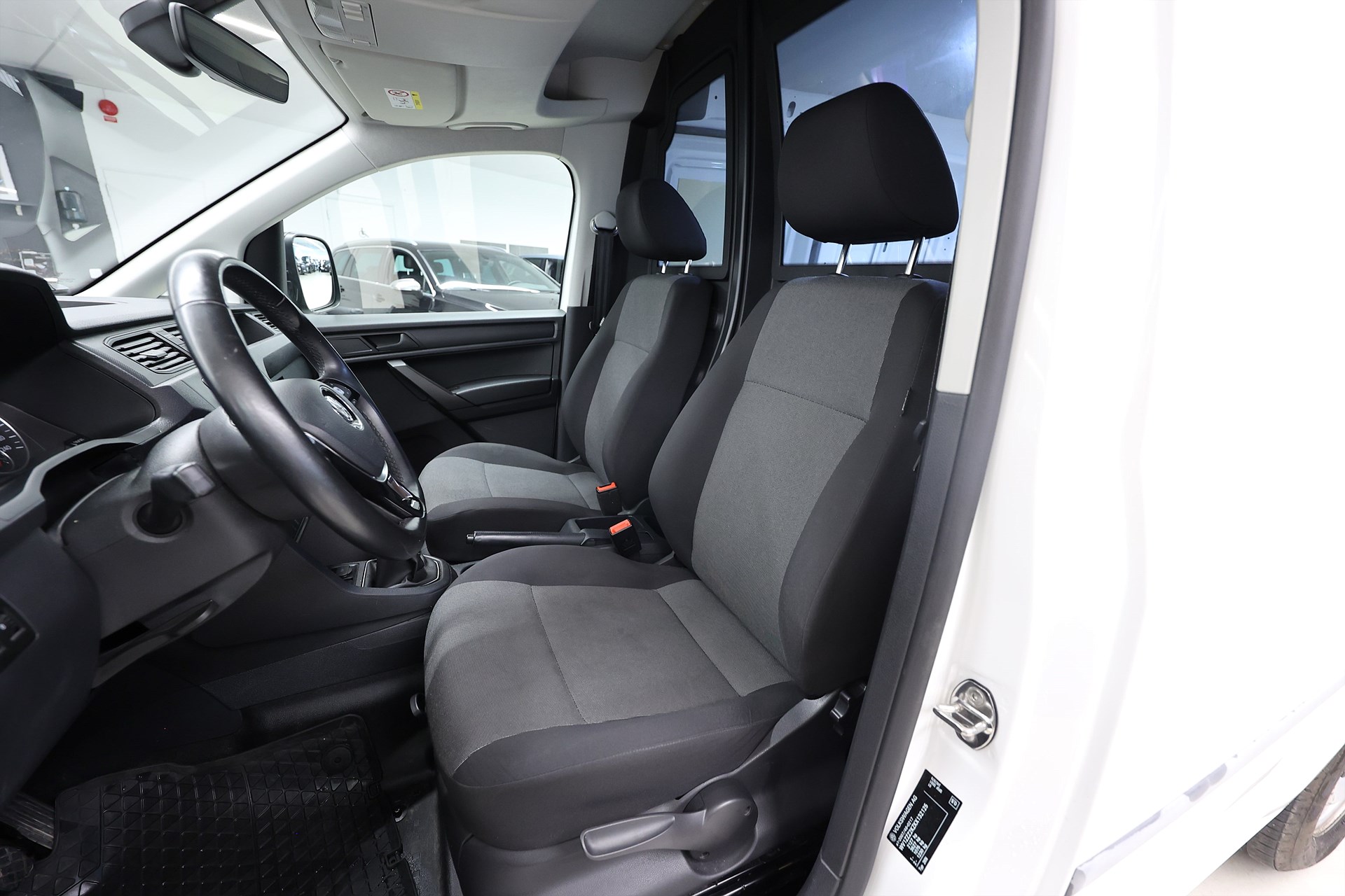 Volkswagen Caddy 2.0 TDI Värmare Carplay Drag LEASBAR