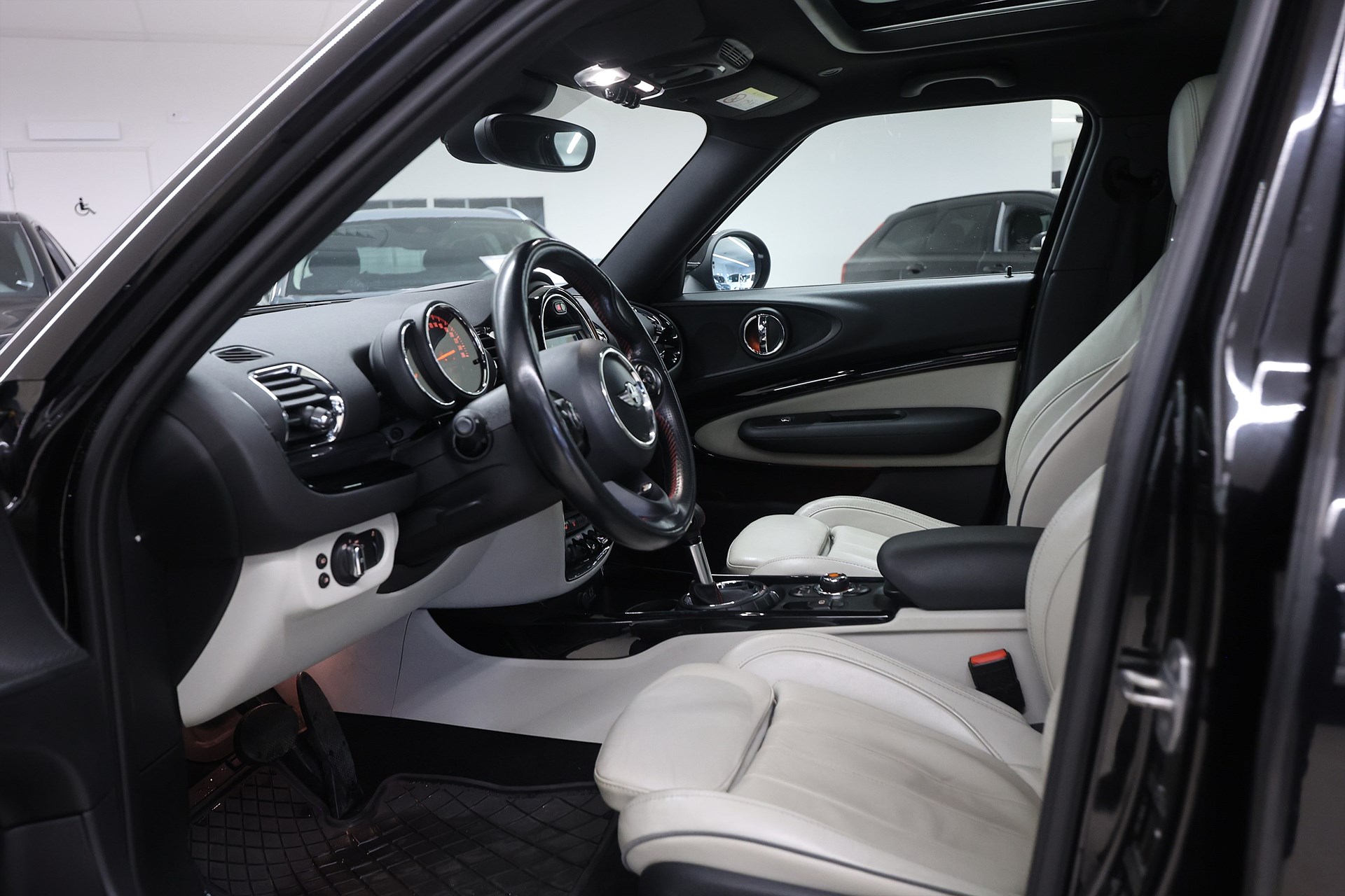 Mini Cooper S ALL4 Clubman 192hk *Hjulkampanj!* Chili Pano JCW Ratt Läder