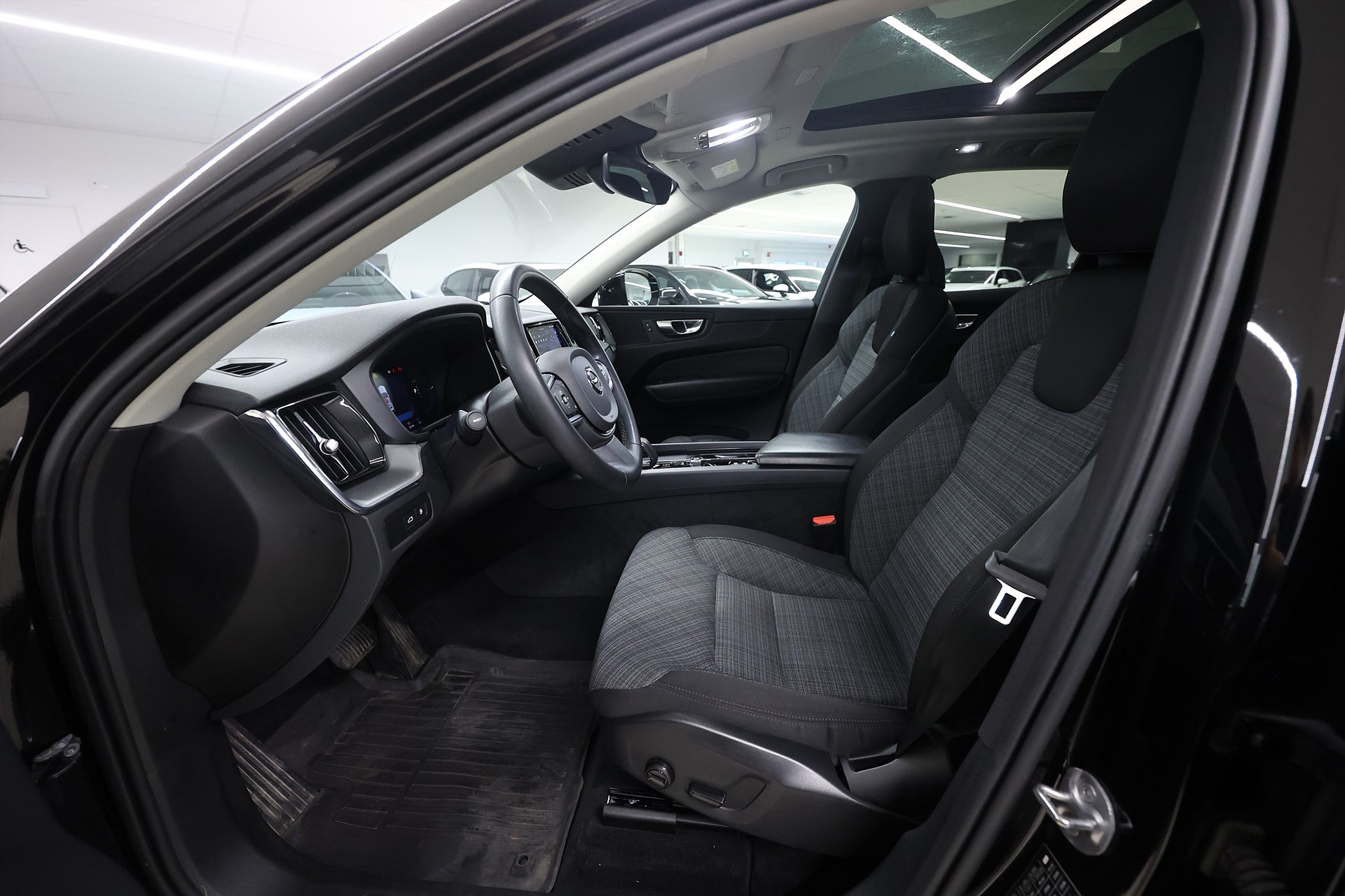 Volvo XC60 Recharge T6 AWD 350hk *Hjulkampanj!* Core Drag