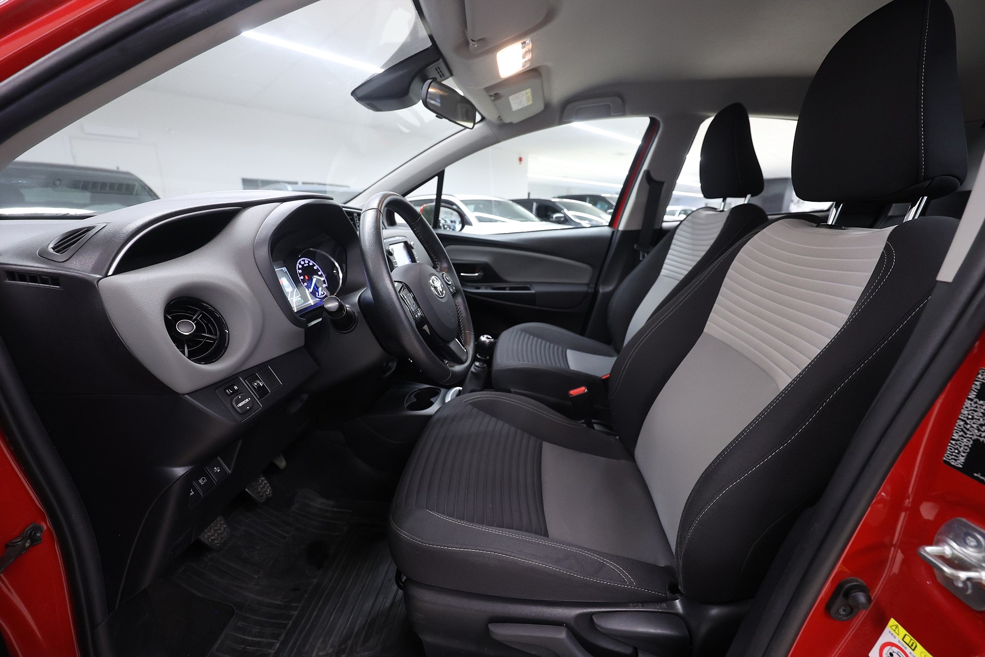 Toyota Yaris 1.5 111hk *Hjulkampanj!* Active B-kamera Bluetooth Farth